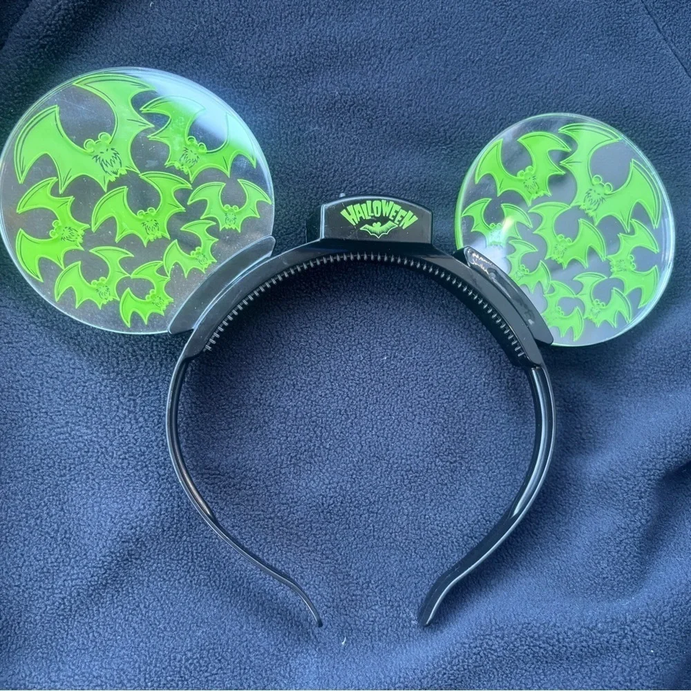 Disney Parks Mickey Ears Halloween Green Animated Light Up Bats Headband Rare!